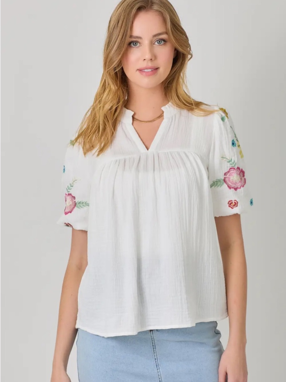 2016. Embroidered floral puff sleeve babydoll cotton top in white